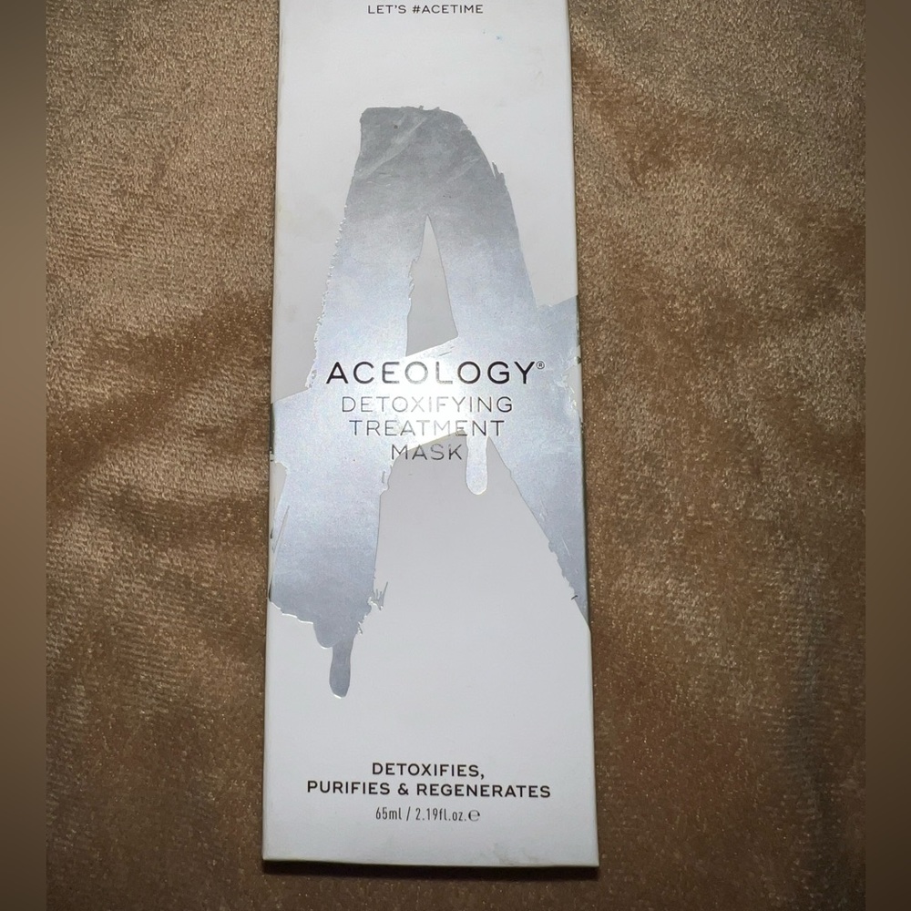 Aceology detoxifying treatment mask